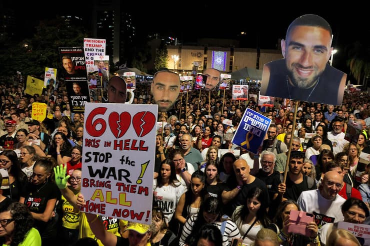 כיכר החטופים 