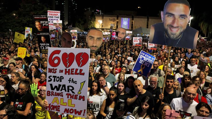 עצרת בכיכר החטופים (צילום: AHMAD GHARABLI / AFP) כיכר החטופים