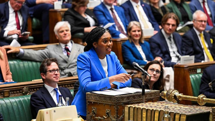 "ארגון שנתמך על-ידי איראן הוא לא כזה שצריך לקבל ממנו שבחים" (צילום: AFP PHOTO / HO / House of Commons) קמי ביידנוק מנהיגת ה אופוזיציה המפלגה השמרנית השמרנים ב בריטניה