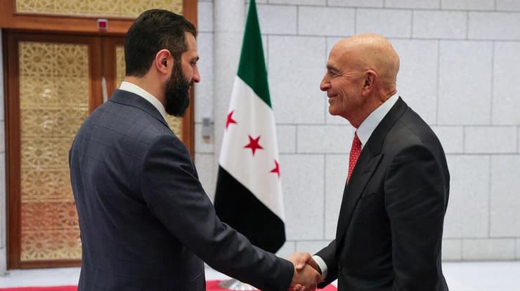 נשיא סוריה אחמד א שרע אבו מוחמד אל ג'ולאני נפגש עם השליח האמריקני לסוריה תומאס ברק