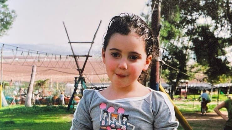 יובל רפאל בילדותה