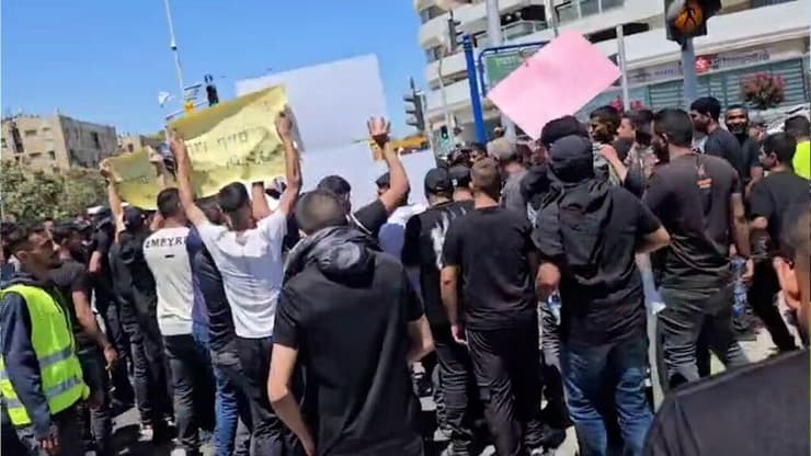הפגנה של האוכלוסייה הבדואית בנגב מול משרדי הרשות להסדרת התיישבות הבדואים בבאר שבע, במחאה על ההריסות שבוצעו בשגב שלום