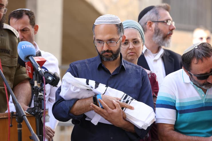 הלווייתו של התינוק רביד חיים ז"ל