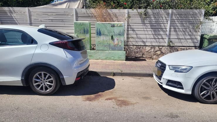 זירת תאונת הפגע וברח בנתניה, בה אישה בת 73 נפצעה קשה