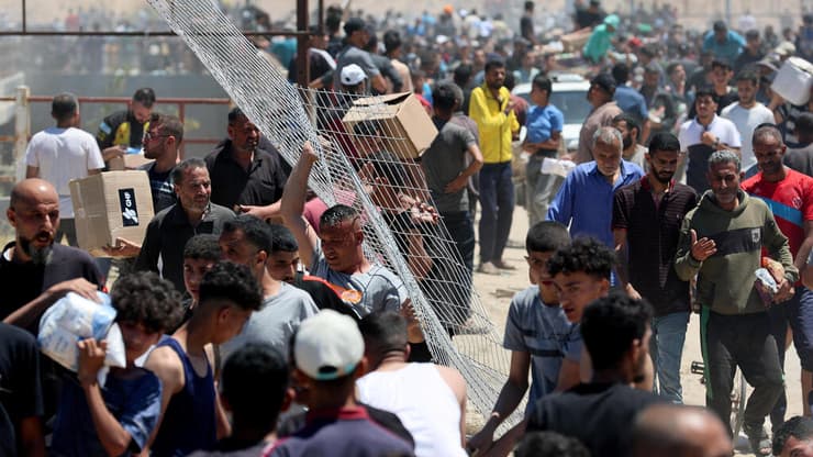 חלוקת סיוע הומניטרי בציר נצרים