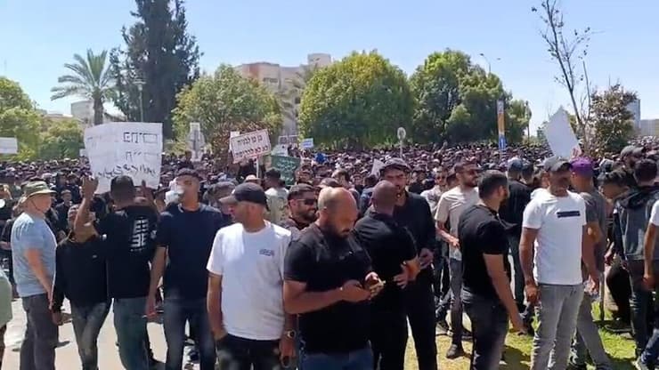 הפגנה של האוכלוסייה הבדואית בנגב מול משרדי הרשות להסדרת התיישבות הבדואים בבאר שבע, במחאה על ההריסות שבוצעו בשגב שלום