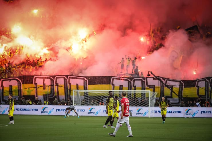 אבוקות ביצע בית"ר לפני המשחק