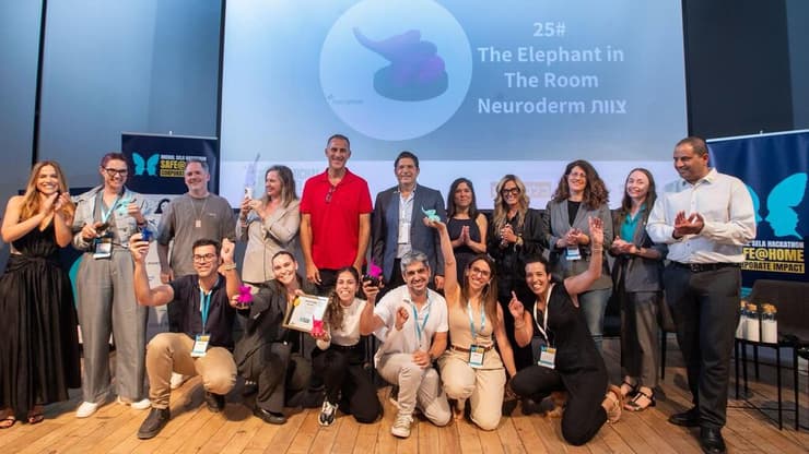 זוכי המקום הראשון he elephant in the room