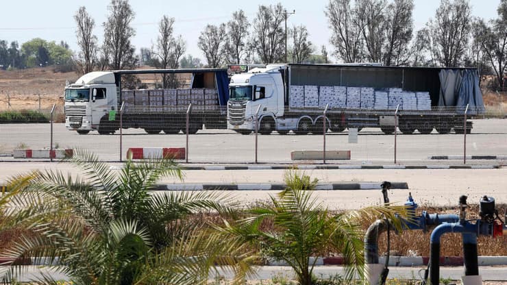 משאיות הסיוע בכניסה לרצועת עזה, מעבר כרם שלום