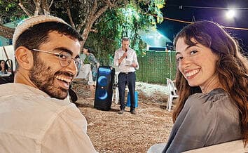 "אבינתן לא מכיר את הארוס של אחותו". אמונה וארוסה yk14389990