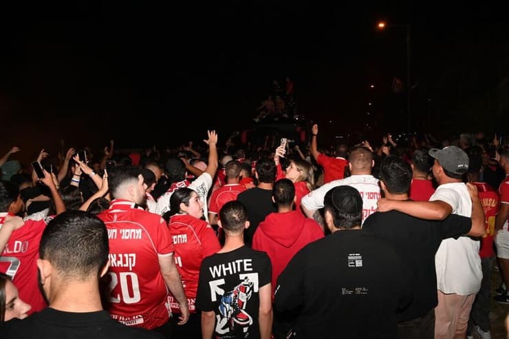 הפועל באר-שבע חוגגת את הזכייה בגביע