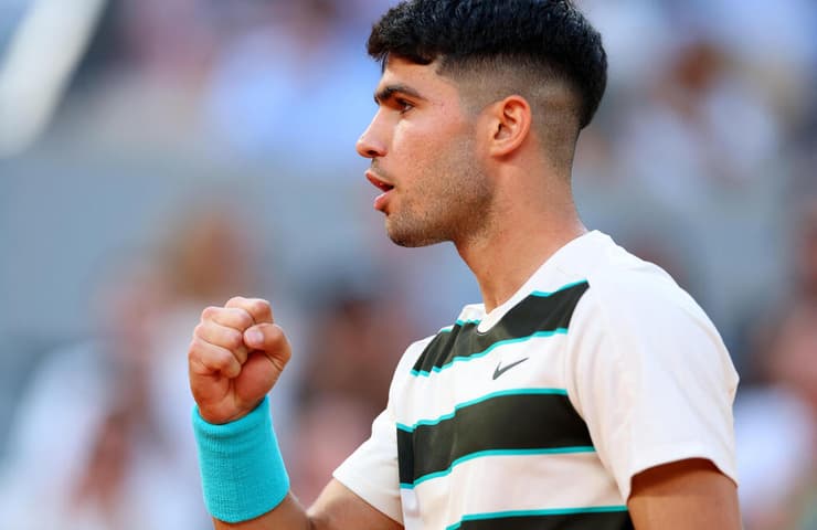 הזיע קצת בדרך לשמינית. אלקראס (צילום: REUTERS/Denis Balibouse) קרלוס אלקראס