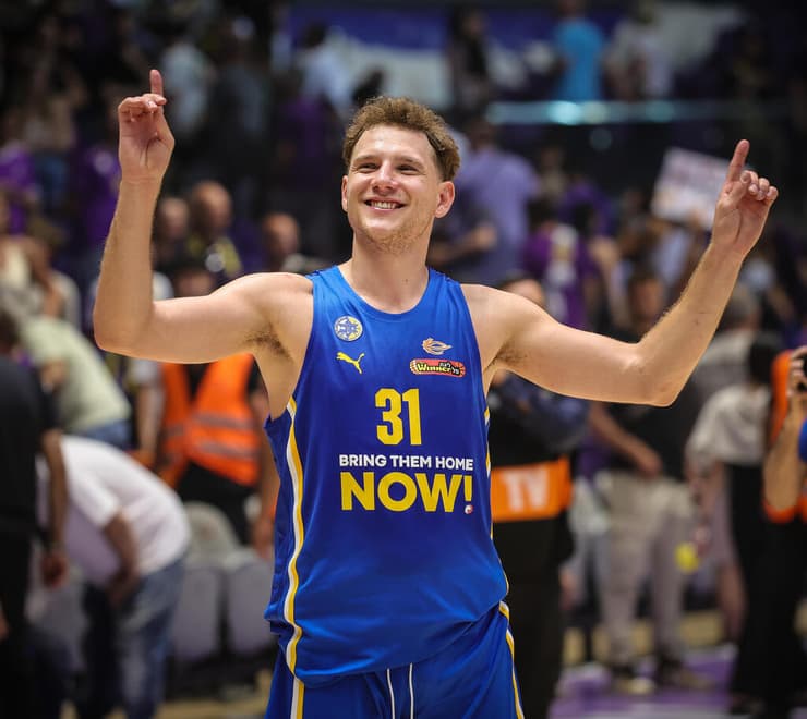 יוקובאיטיס והחברים מאושרים