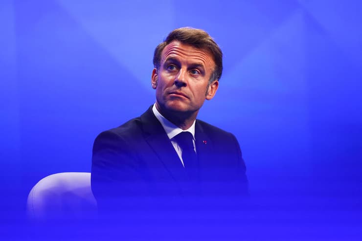 "אתם נותנים פרס לחמאס". משרד החוץ נגד דברי הנשיא מקרון (צילום: REUTERS/Edgar Su) נשיא צרפת עמנואל מקרון בביקור בסינגפור