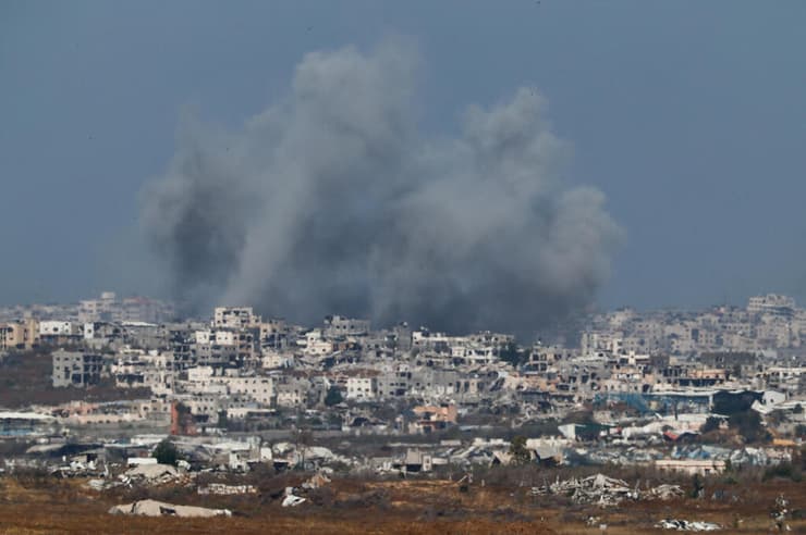 ההנהגה של חמאס חוסלה ברובה, אבל עדיין חלופה שלטונית. התקיפות בעזה נמשכות (צילום: REUTERS/Amir Cohen) עזה