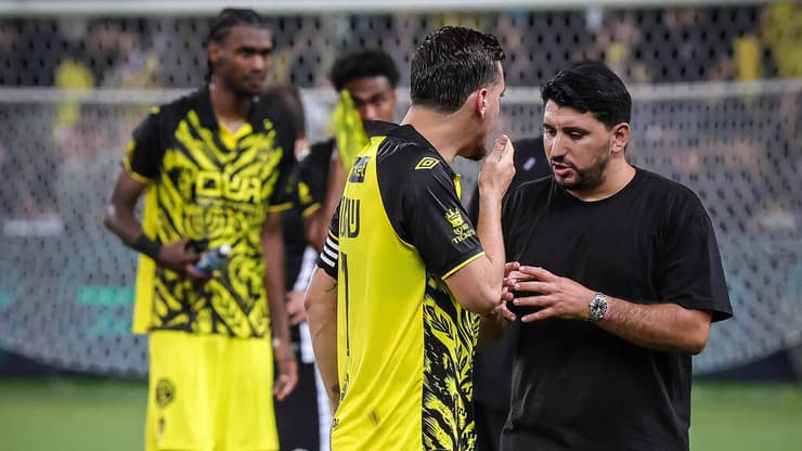 המתח נמשך? כהן ושועה (צילום: עוז מועלם) המנהל המקצועי של בית"ר ירושלים אלמוג כהן עם ירדן שועה