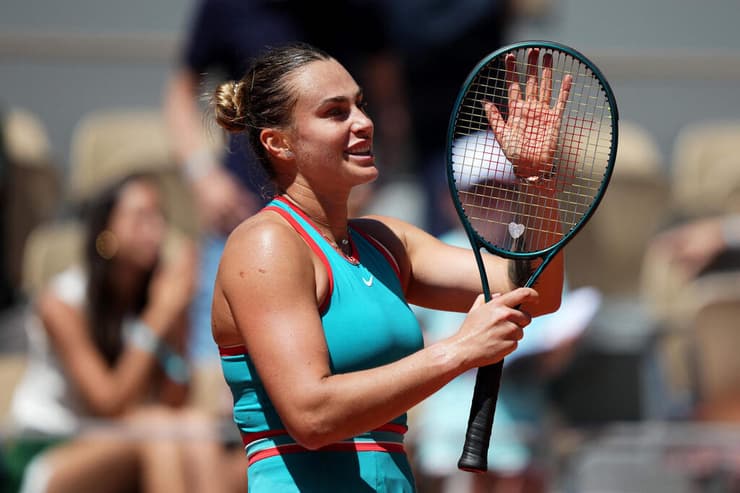 רוצה תואר ראשון בפריז. סבאלנקה (צילום: Dimitar DILKOFF / AFP) ארינה סבאלנקה