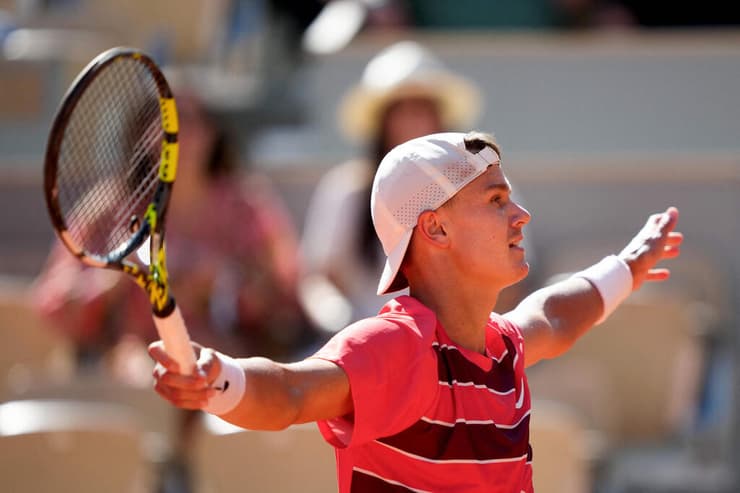 בשלב הבא. רונה (צילום: Dimitar DILKOFF / AFP) הולגר רונה