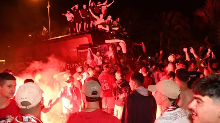 הפועל באר-שבע חוגגת את הזכייה בגביע