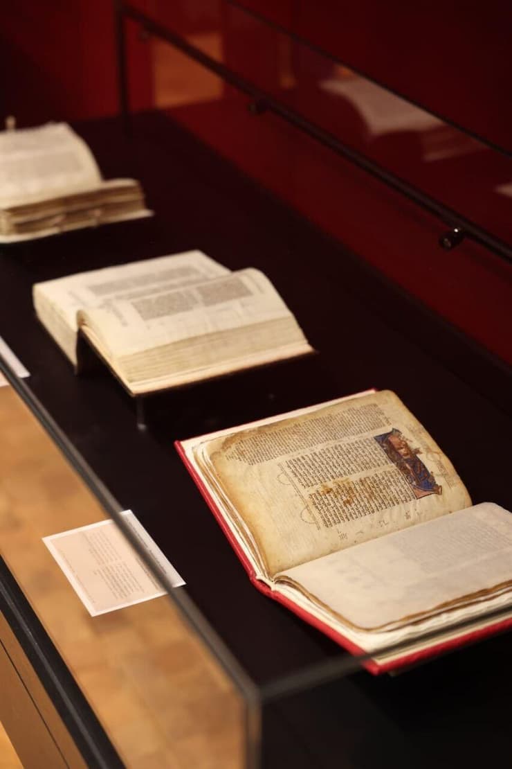 כמה מכתרי דמשק שהוצגו באירוע