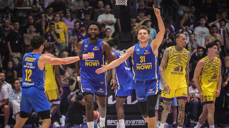 יוקובאיטיס והחברים מאושרים (צילום: עוז מועלם) יוקובאיטיס והחברים מאושרים