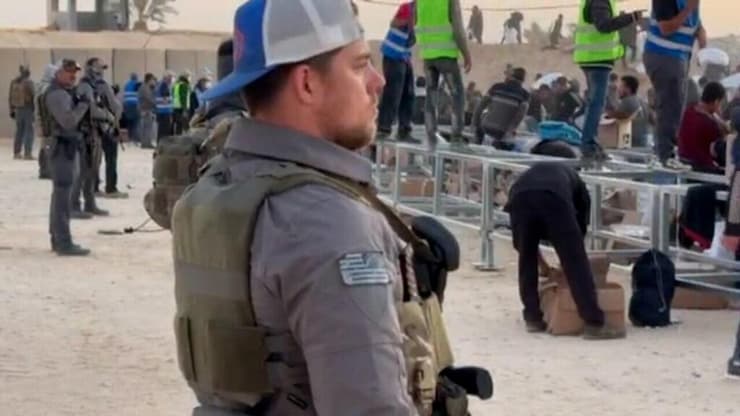 "לראשונה זה חודשים סיוע מגיע ישירות לעזתים - ואתם בצד הלא נכון" חלוקת סיוע הומניטרי על ידי GHF