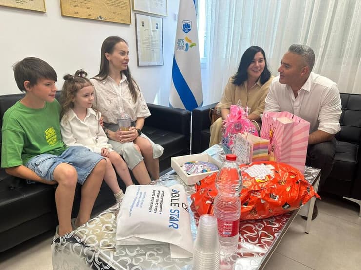 חגיגת יום הולדת חמש למוניקה הרקין, ביתו של מקסים הרקין