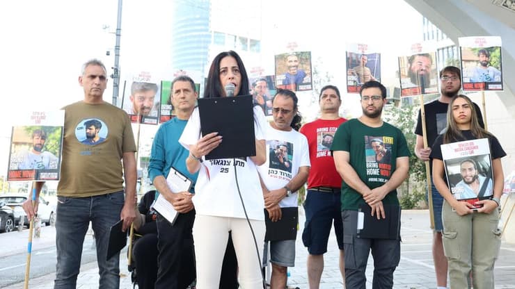 הצהרת משפחות החטופים בשער בגין