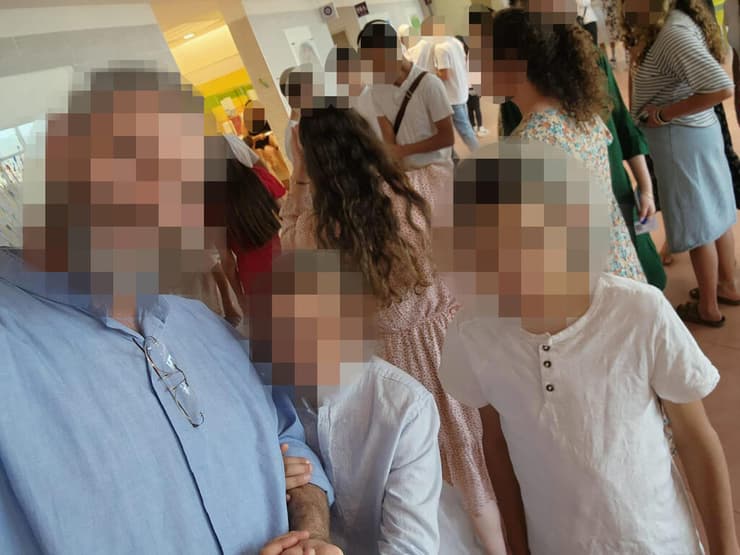 נ' עם ש' וא'. "מהרגע הראשון היה לי ברור שהם נשארים איתנו, חלק בלתי נפרד מהמשפחה"   