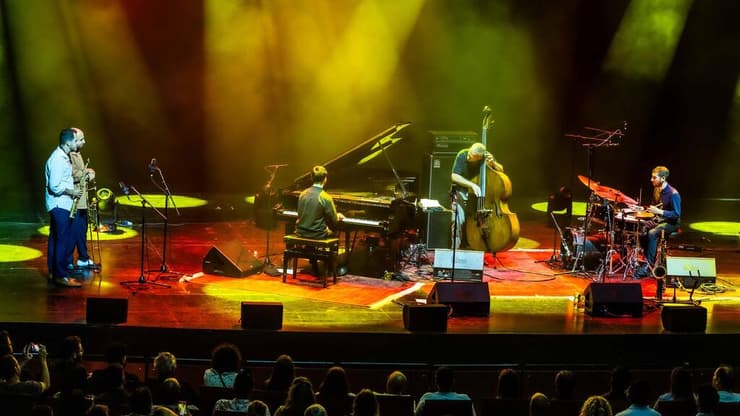 הקוינטט של אבישי כהן בהופעה במשכן האופרה בתל אביב