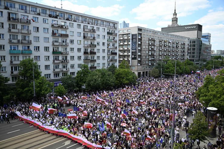 עצרת ב ורשה של ראש העיר ורשה רפאל צ'אסקובסקי  בחירות ל נשיאות פולין 25 במאי