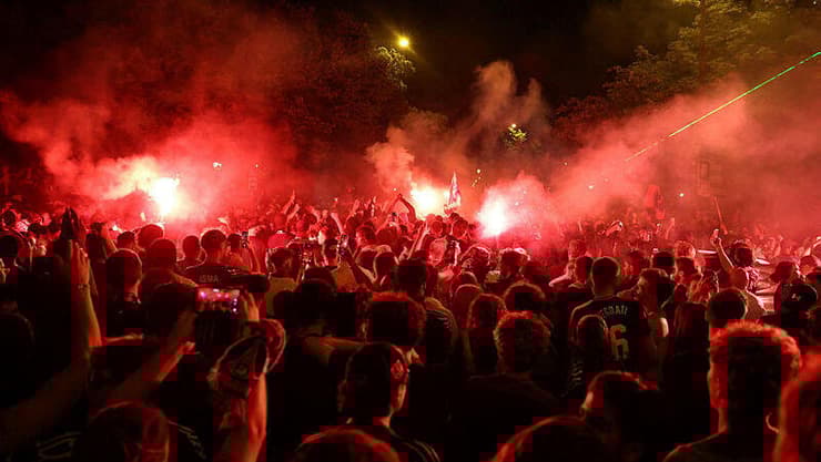 מהומות בפריז לאחר זכיית פ.ס.ז בליגת האלופות