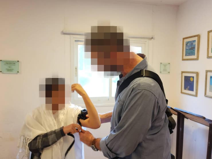 "יש לנו חובה לעשות הכול כדי לעמוד על הרגליים"   