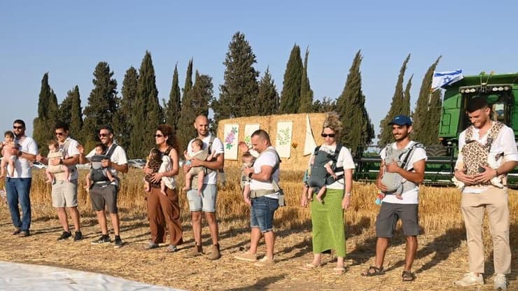 חגיגות חג השבועות בקיבוץ ארז