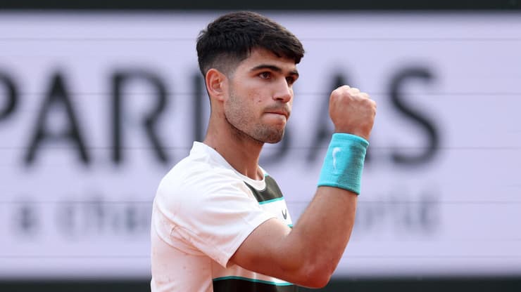 יהיה ברבע הגמר. קרלוס אלקראס (Julian Finney/Getty Images) הטניסאי הספרדי קרלוס אלקראס