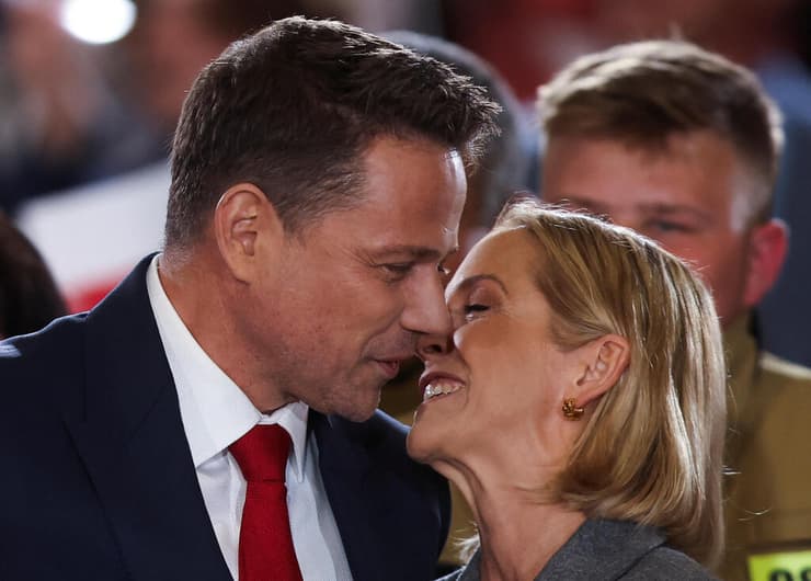 ראש העיר ורשה רפאל צ'אסקובסקי מועמד ליברלי בבחירות לנשיאות פולין עם אשתו מאוגוז'טה 18 במאי