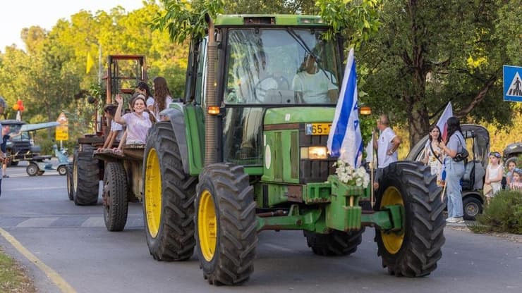 חגיגות חג השבועות בקיבוץ שמיר