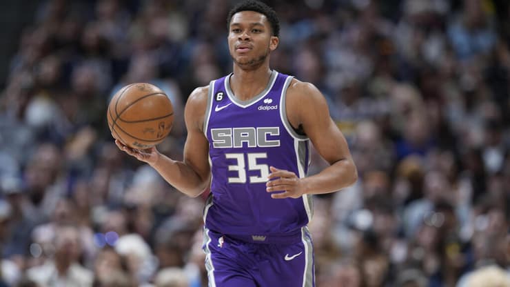 פי. ג'יי דוזייר במדי סקרמנטו (AP Photo/David Zalubowski) פי. ג'יי דוזייר במדי סקרמנטו