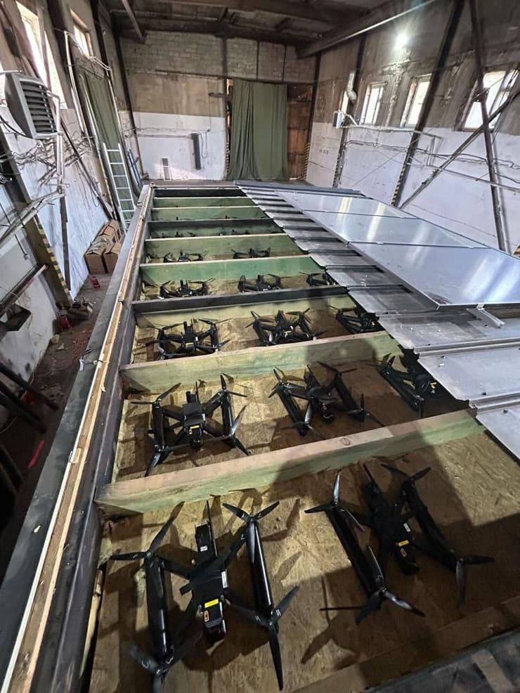 הכטב"מים האוקראיניים שהוסלקו והמריאו ממשאיות למבצע המדהים ההכנות של אוקראינה למתקפה נגד רוסיה