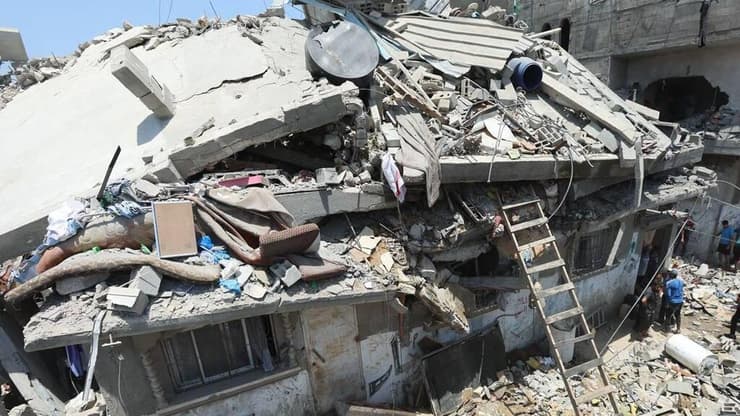 ההרס שנגרם לאחר תקיפה של חיל האוויר בנוסייראת ההרס שנגרם לבית לאחר תקיפה של חיל האוויר, במחנה פליטים נוסייראת