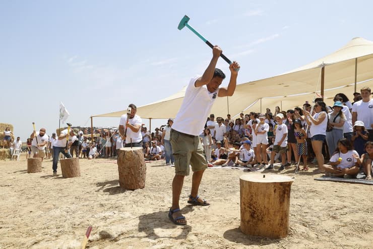 חגיגות חג השבועות בקיבוץ ניר עוז