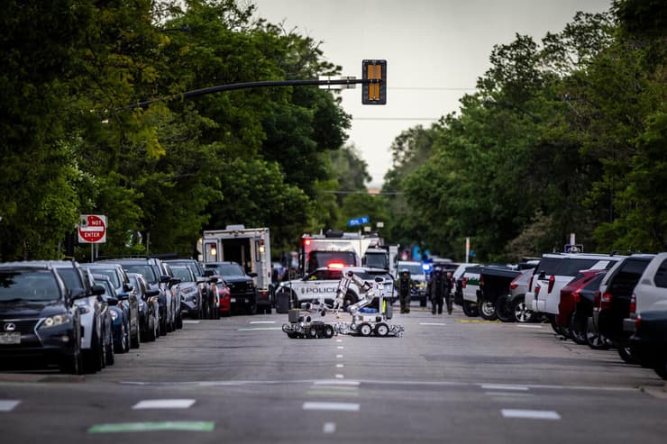 צילום: Chet Strange/Getty Images המשטרה בבולדר באזור פיגוע בקבוקי התבערה