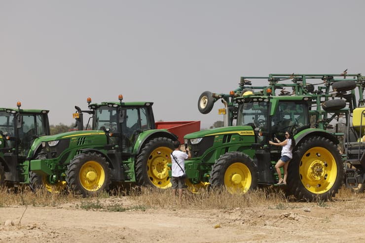 חגיגות חג השבועות בקיבוץ ניר עוז