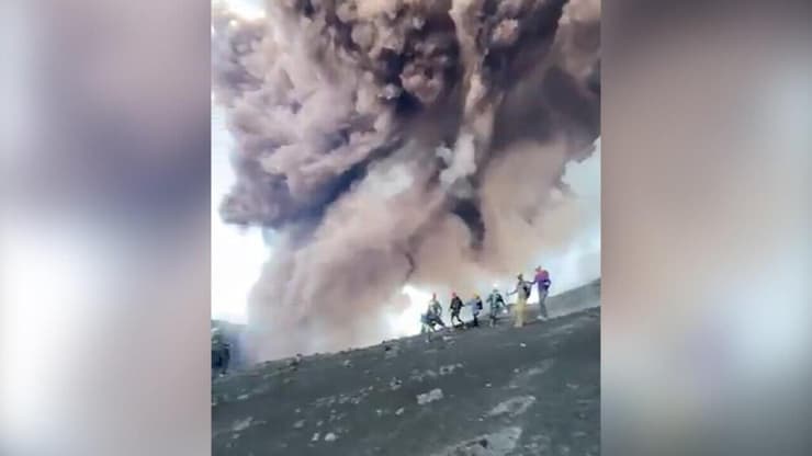 התפרצות הר געש אתנה איטליה מזרח אי סיציליה