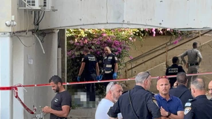 זירת הרצח וההתאבדות בבת ים (צילום: מאיר תורג'מן ) זירת הרצח וההתאבדות בבת ים