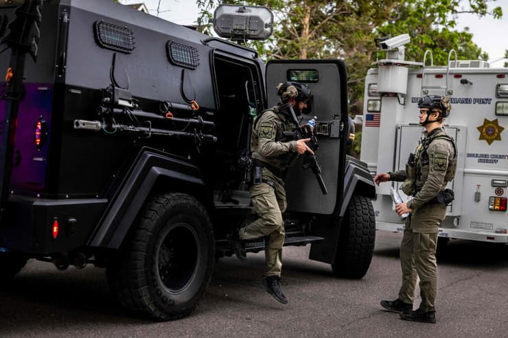 צילום: Chet Strange/Getty Images/AFP המשטרה בבולדר באזור פיגוע בקבוקי התבערה