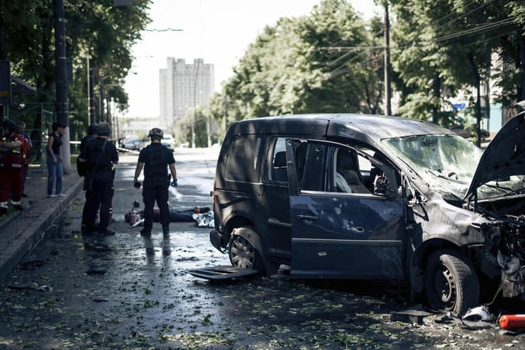 זירת פגיעה של טיל רוסי מתקפה של רוסיה על העיר סומי ב אוקראינה