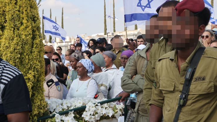 הלווייתו של סמ״ר אופק ברהנה ז"ל בחלקה הצבאית בבית העלמין ביבנה