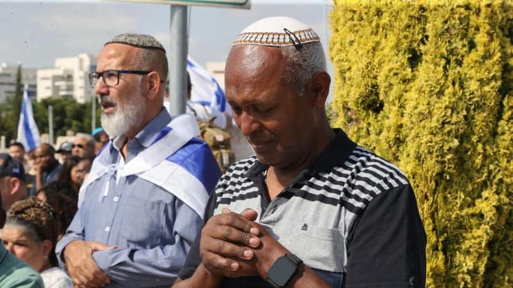 הלווייתו של סמ״ר אופק ברהנה ז"ל בחלקה הצבאית בבית העלמין ביבנה