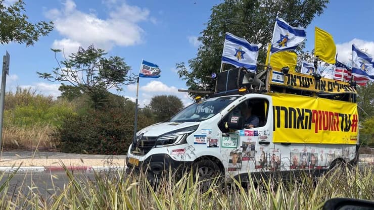 מסע שיירת דגלים בדרך להלווייתו של סמ״ר אופק ברהנה ז"ל ביבנה